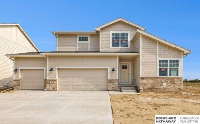 18462 Palisades Drive, Omaha NE 68136